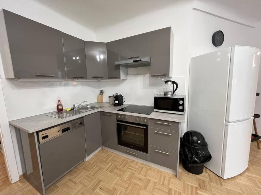 וינה *Luxurious And Spacious Family Apartment* מראה חיצוני תמונה