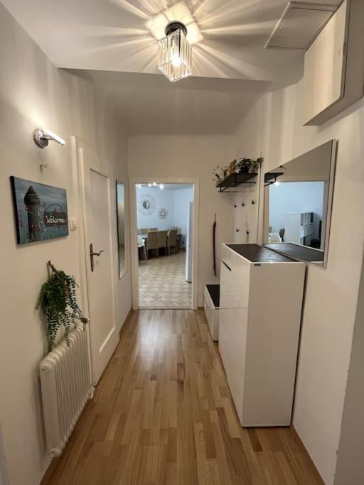 וינה *Luxurious And Spacious Family Apartment* מראה חיצוני תמונה